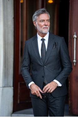 %100 Yün Çizgili Takım Elbise