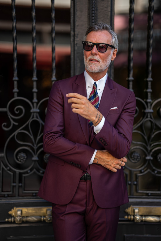 Sivri Yaka Yelekli Takım Elbise