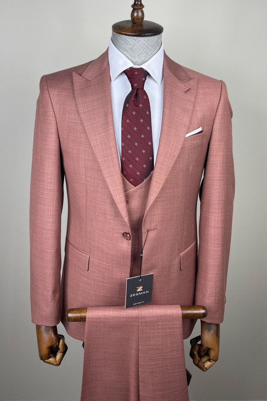 Sivri Yaka Yelekli Takım Elbise