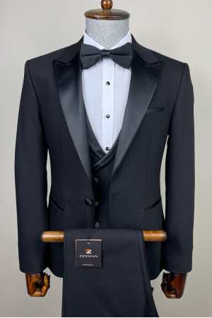 Grooming with a Pointed Collar Vest