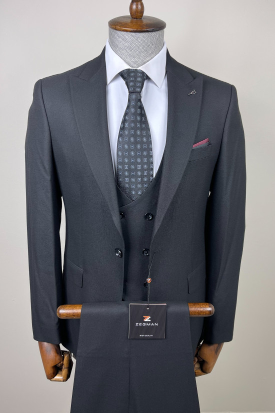 Sivri Yaka Yelekli Takım Elbise