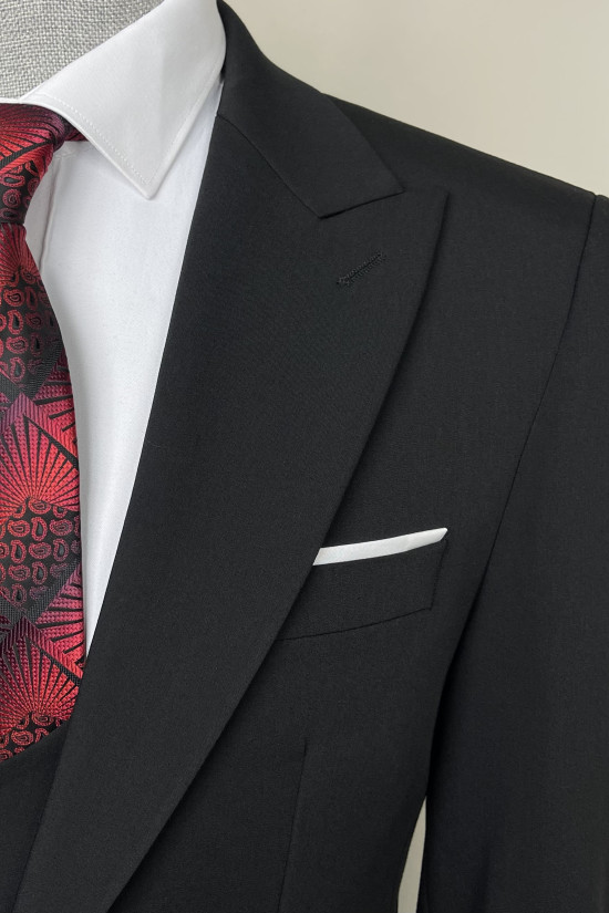 Sivri Yaka Yelekli Takım Elbise 