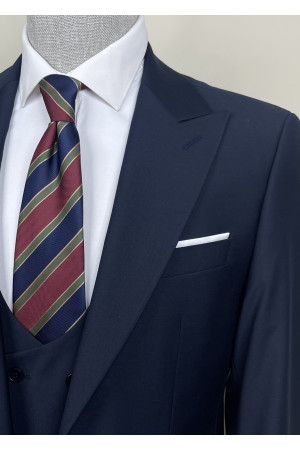 Sivri Yaka Yelekli Takım Elbise