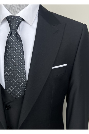 Sivri Yaka Yelekli Takım Elbise