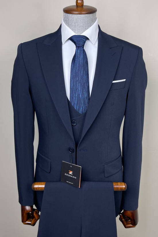  Sivri Yaka Yelekli Takım Elbise                                                            