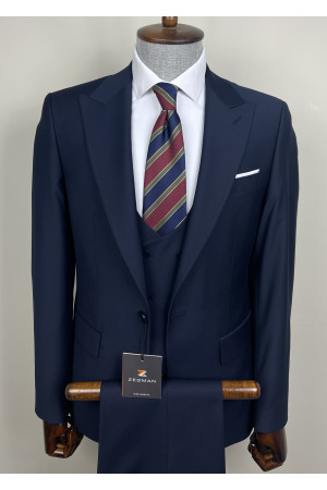 Sivri Yaka Yelekli Takım Elbise