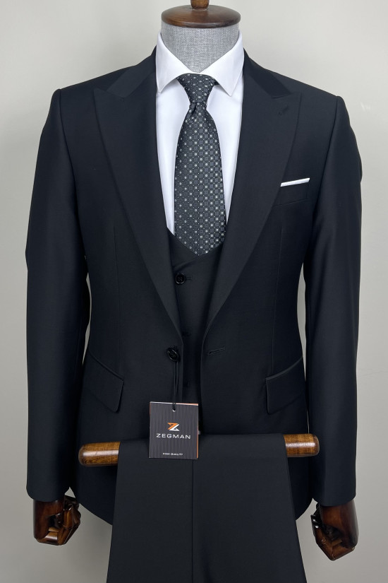 Sivri Yaka Yelekli Takım Elbise