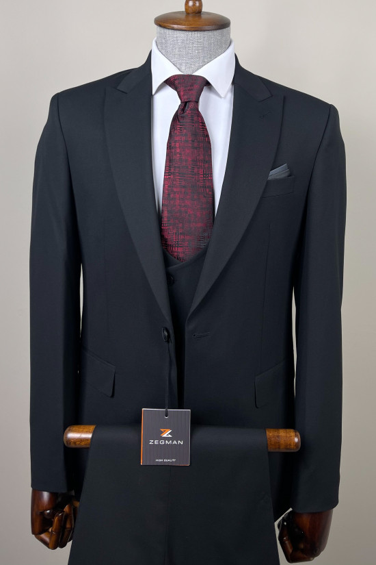 Sivri Yaka Yelekli Takım Elbise