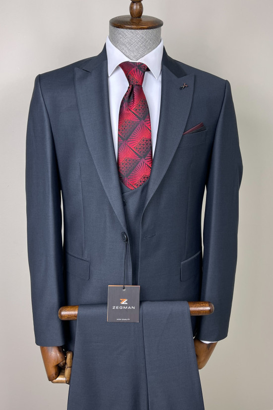 Sivri Yaka Yelekli Takım Elbise