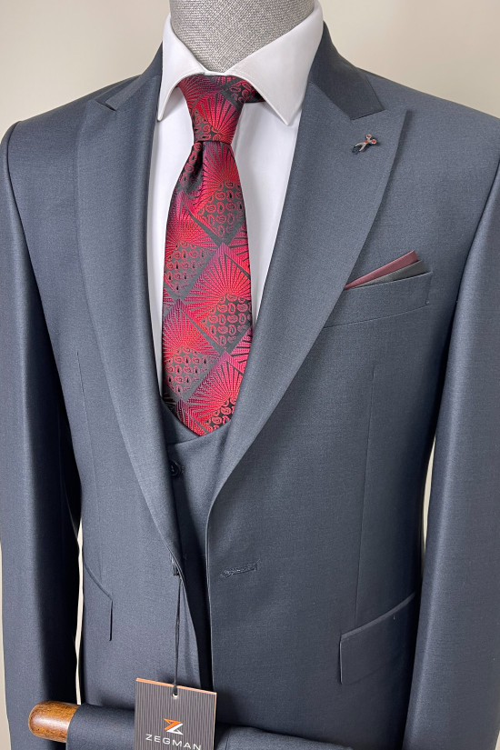 Sivri Yaka Yelekli Takım Elbise