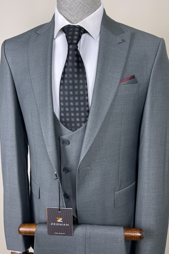 Sivri Yaka Yelekli Takım Elbise