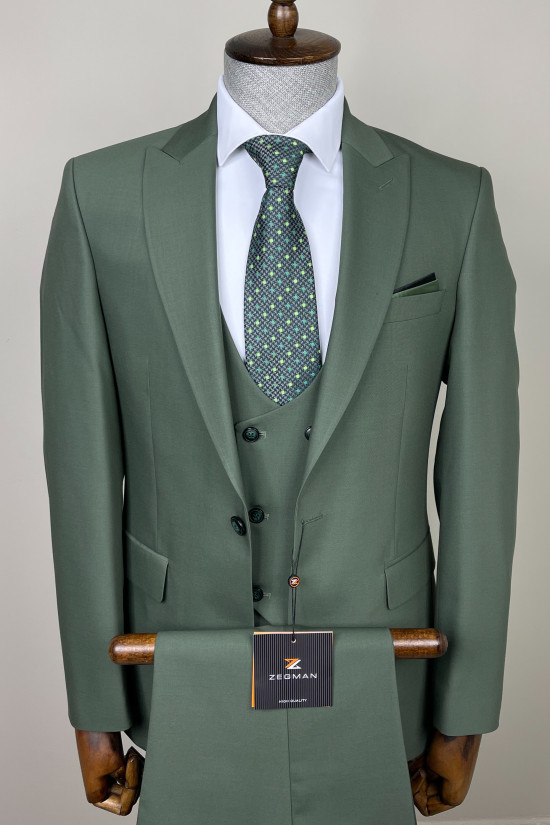 Sivri Yaka Yelekli Takım Elbise