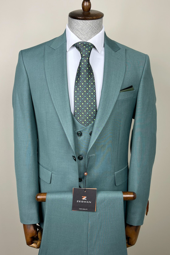 Sivri Yaka Yelekli Takım Elbise