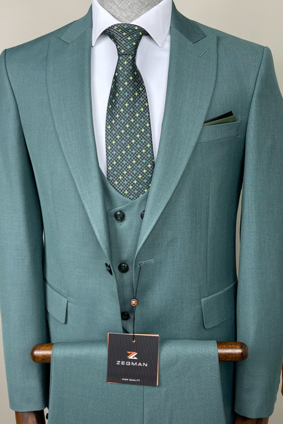 Sivri Yaka Yelekli Takım Elbise