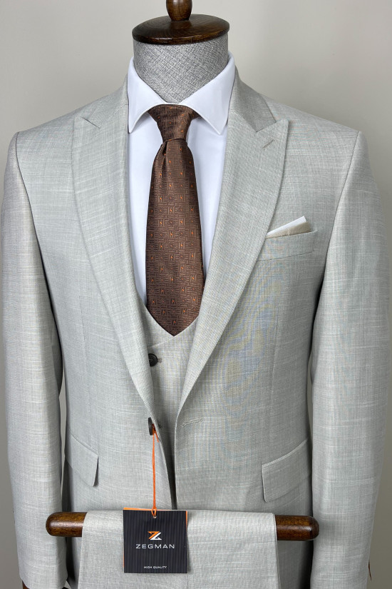 Sivri Yaka Yelekli Takım Elbise