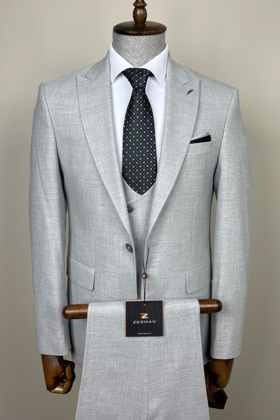 Sivri Yaka Yelekli Takım Elbise