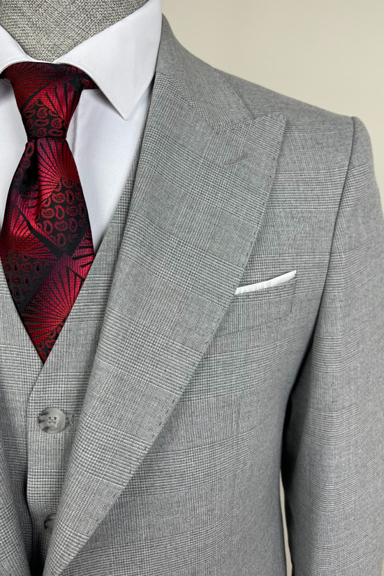 Sivri Yaka Ekose Yelekli Takım Elbise