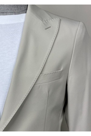 Sivri Yaka Takım Elbise