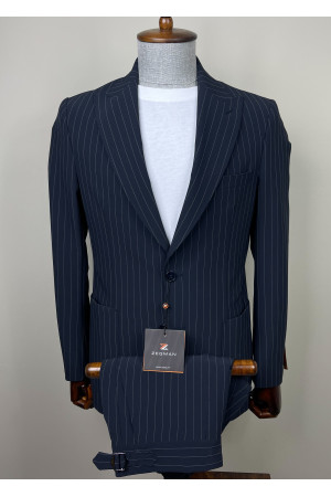 Sivri Yaka Takım Elbise