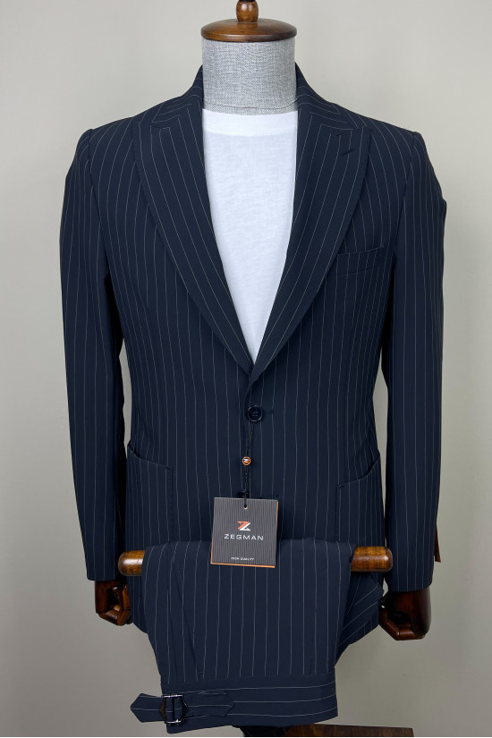 Sivri Yaka Takım Elbise