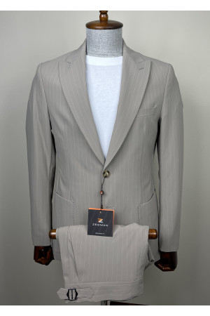 Sivri Yaka Takım Elbise