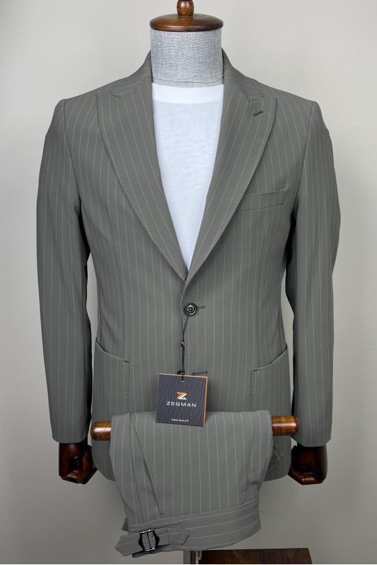 Sivri Yaka Takım Elbise