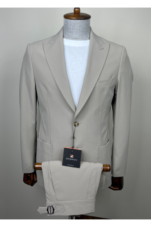 Sivri Yaka Takım Elbise