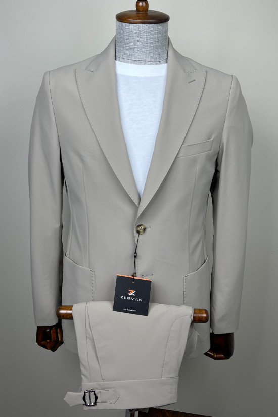 Sivri Yaka Takım Elbise