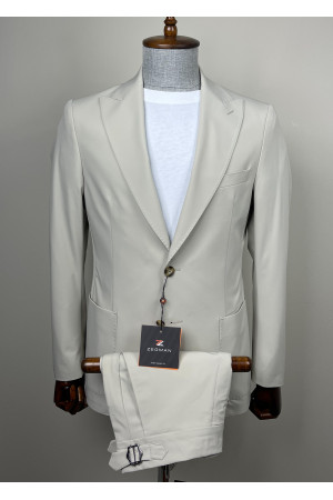 Sivri Yaka Takım Elbise