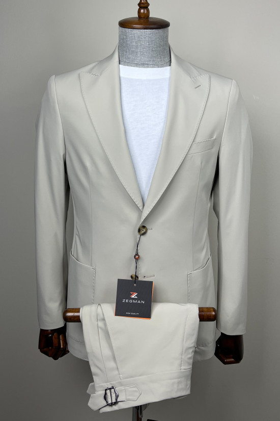 Sivri Yaka Takım Elbise