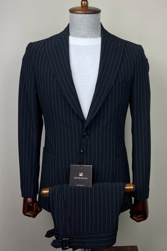 Sivri Yaka Takım Elbise