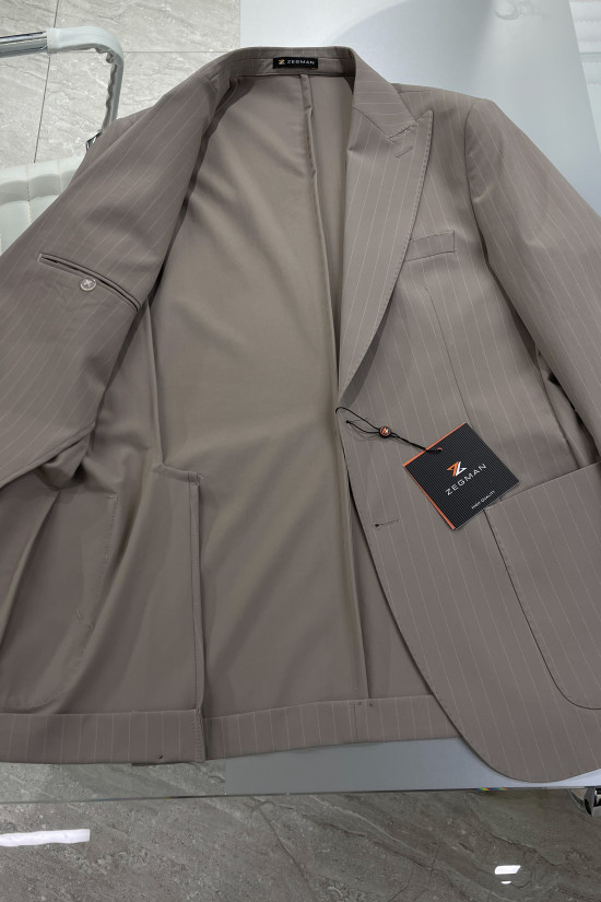 Sivri Yaka Takım Elbise