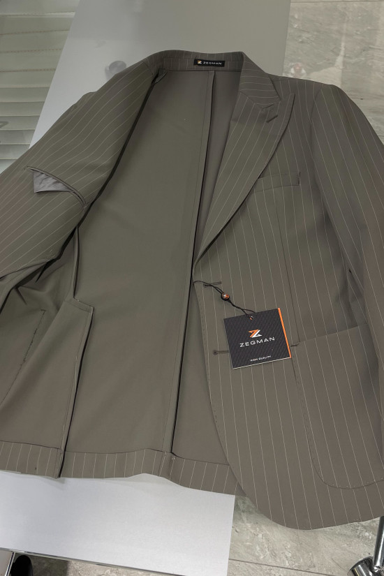 Sivri Yaka Takım Elbise