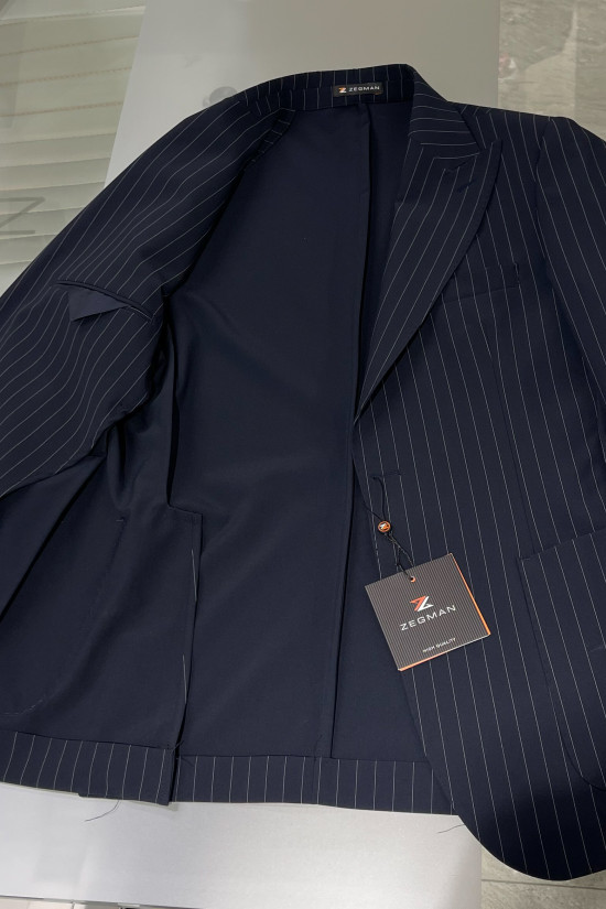 Sivri Yaka Takım Elbise