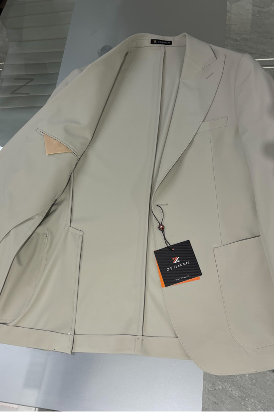 Sivri Yaka Takım Elbise