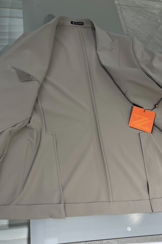 Sivri Yaka Takım Elbise