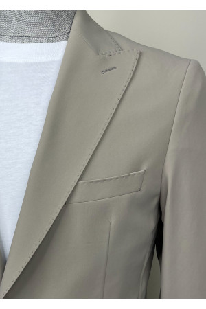 Sivri Yaka Takım Elbise