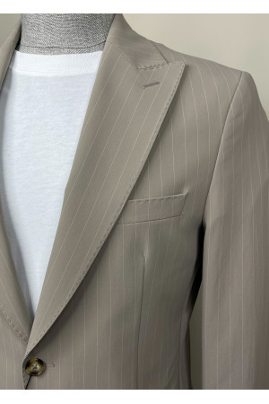 Sivri Yaka Takım Elbise