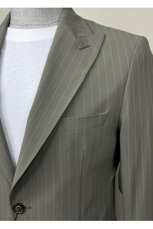 Sivri Yaka Takım Elbise