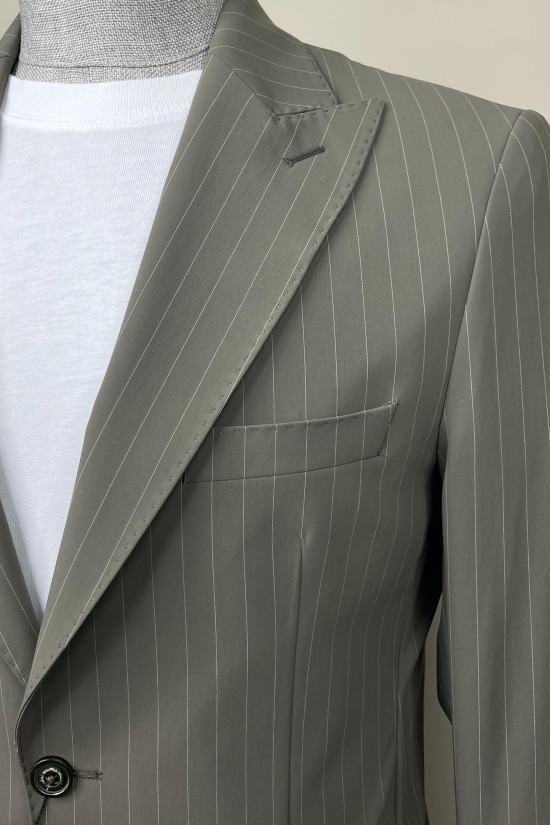 Sivri Yaka Takım Elbise