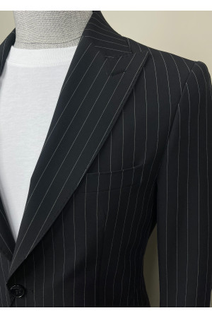 Sivri Yaka Takım Elbise