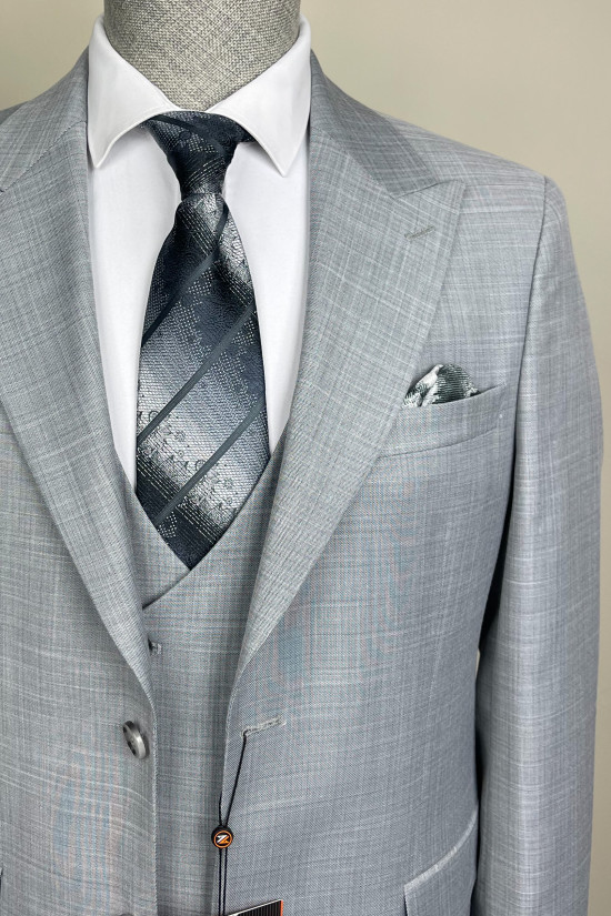 Sivri Yaka Yelekli Takım Elbise