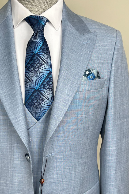 Sivri Yaka Yelekli Takım Elbise