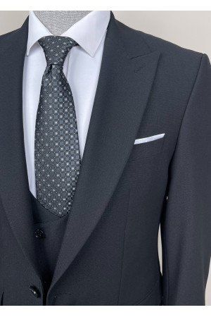 Sivri Yaka Yelekli Takım Elbise