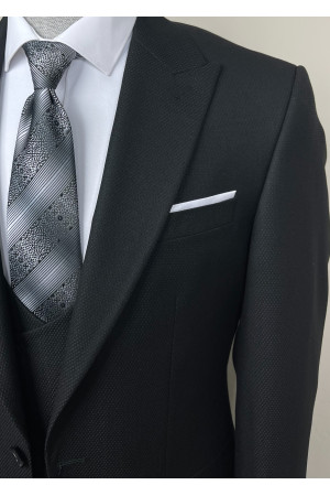 Sivri Yaka Yelekli Takım Elbise