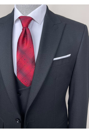 Sivri Yaka Yelekli Takım Elbise