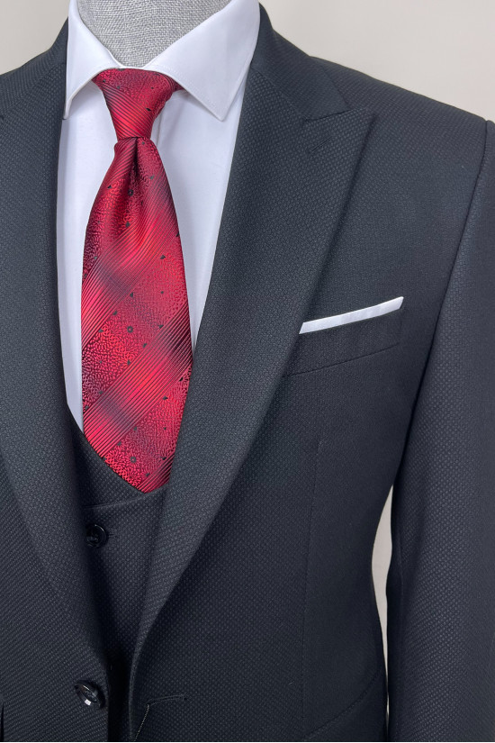 Sivri Yaka Yelekli Takım Elbise