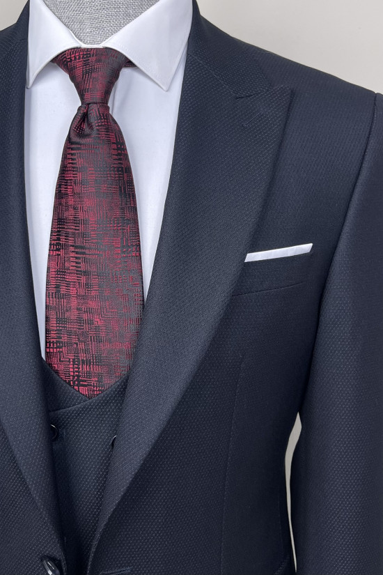 Sivri Yaka Yelekli Takım Elbise