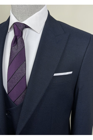 Sivri Yaka Yelekli Takım Elbise