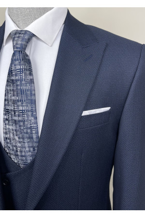 Sivri Yaka Yelekli Takım Elbise